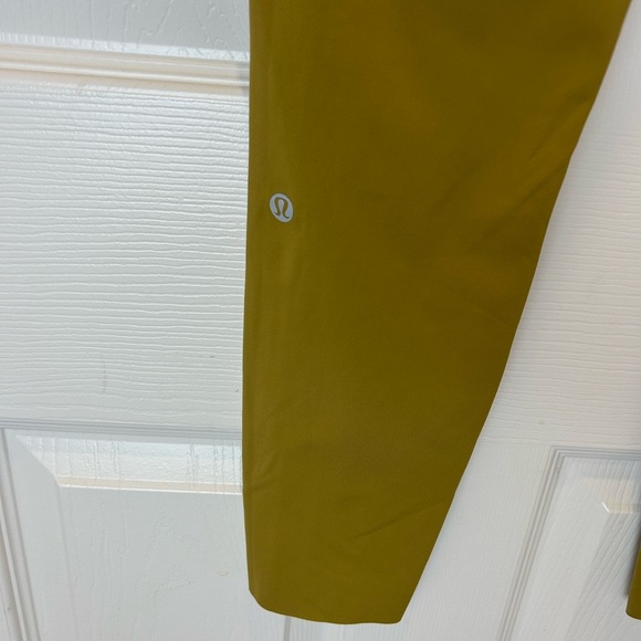 LULUEMON FAST AND  FREE HIGH RISE LEGGINGS SIZE 8 - Picture 8 of 12